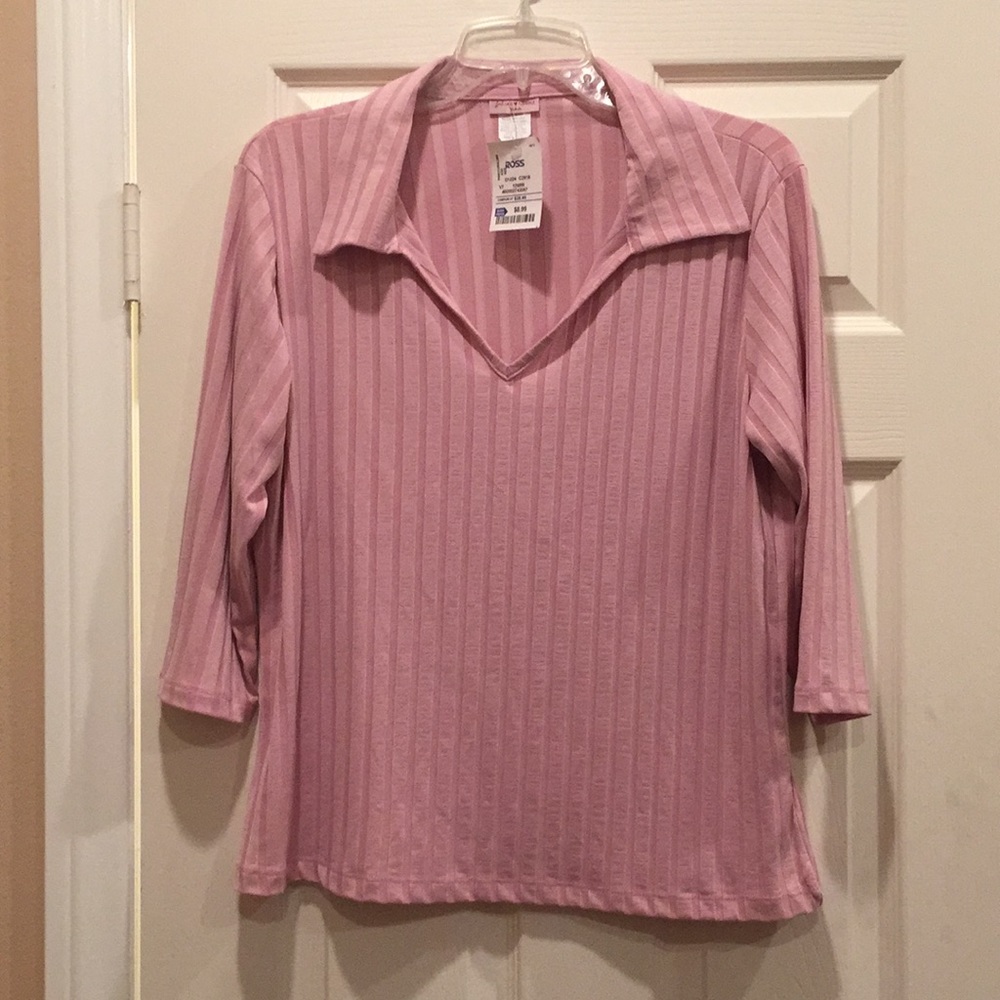 Julie’s Closet v-neck collared 3/4 sleeve top